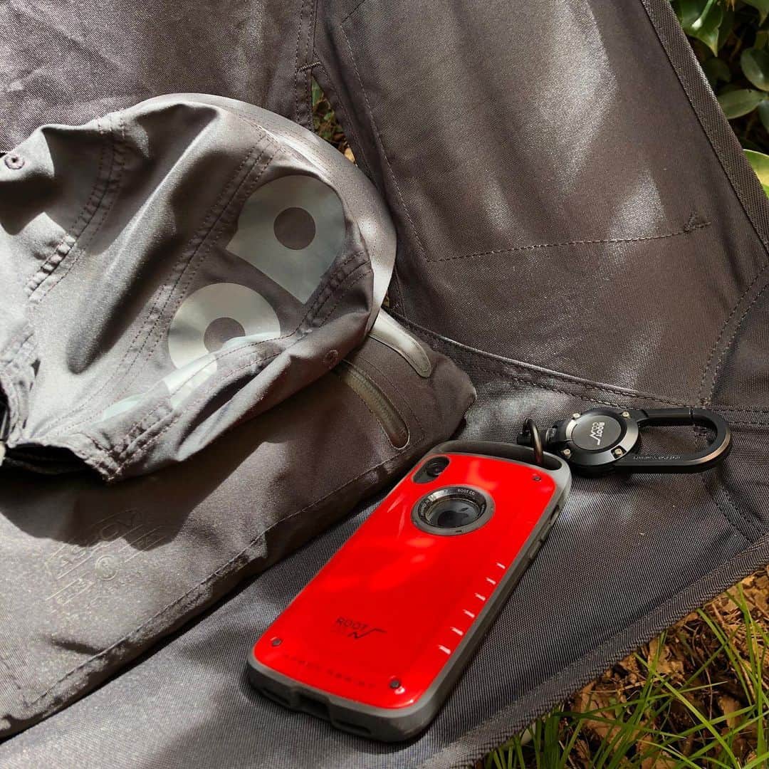ROOT CO. Designed in HAKONE.さんのインスタグラム写真 - (ROOT CO. Designed in HAKONE.Instagram)「. Red accent. ・ #root_co #rootco #shockresistcasepro #iphonecase #milspec #magreel360 #carabiner #outdoor #outdoors #outdoorphotography #outdoorbrand #outdoordesign #outdoorgear #outdoorlife #camp #camping #camper #campgear #camplife #lifestyle #outdoorstyle #campstyle #iphoneケース #ミルスペック #カラビナ #アウトドア #アウトドアギア #キャンプ #キャンプギア #ライフスタイル」5月14日 11時11分 - root_co_official