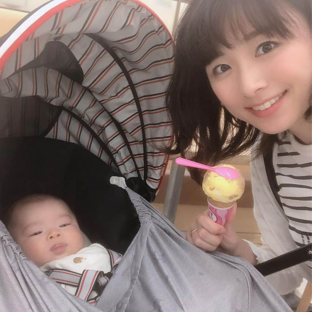 今井美穂さんのインスタグラム写真 - (今井美穂Instagram)「ポイント倍増デーのアカチャンホンポは﻿ 物欲が出ちゃって困りますね🤣﻿ ﻿ とりあえず今までの３ヶ月間はお祝いで頂いたオムツでしのいでこれましたが、ついに買い足し👍﻿ 有り難かったなぁ〜💕﻿ ﻿ 哺乳瓶を嫌いはじめた感があったので﻿ 母乳に近い形の哺乳瓶も買い足してみました✨﻿ 気に入ってくれると良いな〜😂﻿ ﻿ パパや家族にみててもらう時に、﻿ おっぱいがない大変さがようやく分かりました。﻿ 訳もわからずギャン泣きした時でもおっぱいくわえさせれば泣き止むもんな〜。﻿ ﻿ 最初は一人でみることを不安がる主人に﻿ 『大丈夫！みれるよ！』なんて﻿ 簡単に言ってましたが反省😂﻿ ﻿ パパママが出来ること得意なことを見極めつつ﻿ 相手の気持ちを理解しながら、﻿ 協力しあっていかなきゃね✊﻿ ﻿ そんな本日は私と二人っきり😊💕﻿ ちょこちょこやること沢山あるけど﻿ 眠気に勝てなそう💤﻿ ﻿ ﻿ #育児日記#新米ママ﻿ #男の子ママ#息子#生後3ヶ月﻿ #哺乳瓶の違い#夫婦#育児分担」5月14日 11時26分 - imaimiho1209