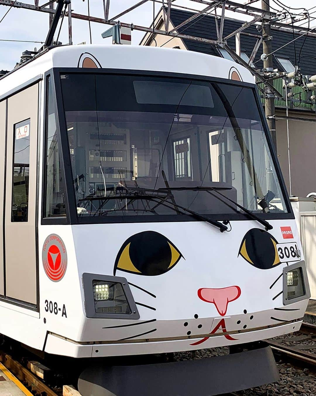 東急電鉄さんのインスタグラム写真 - (東急電鉄Instagram)「. “Maneki-Neko” Lucky Cat themed trains will be running for a limited time in service at Setagaya Line, as of May 12th 🐈🐾! Hailing from Gotokuji, the said birthplace of maneki-neko, you can find the lucky cat designs not only on the trains’ exteriors, but inside as well, from kitty pawprints to hanging strap accents. Enjoy the ride and the sights on these special trains! . 世田谷線では5月12日から期間限定で「幸福の招き猫電車」が運行中です🐈🐾 招き猫発祥の地といわれている「豪徳寺」の招き猫がデザインされた車両は外観だけではなく、つり革や車内の足跡まで特別仕様に。見ても乗っても楽しめる電車になっています。 . #setagayaline #cat #cats #beckoningcat #manekineko #luckycat #Limited #japan #tokyo #visitjapan #japantrip #japanlife #traveljapan #japanholiday #train #railway #ilovetrains #railways_of_our_world #trainphotography . #世田谷線 #ネコ電車 #招き猫 #猫 #肉球 #🐾 #期間限定 #限定 #電車 #東急日和 #東急線めぐり」5月14日 11時39分 - tokyu_railways