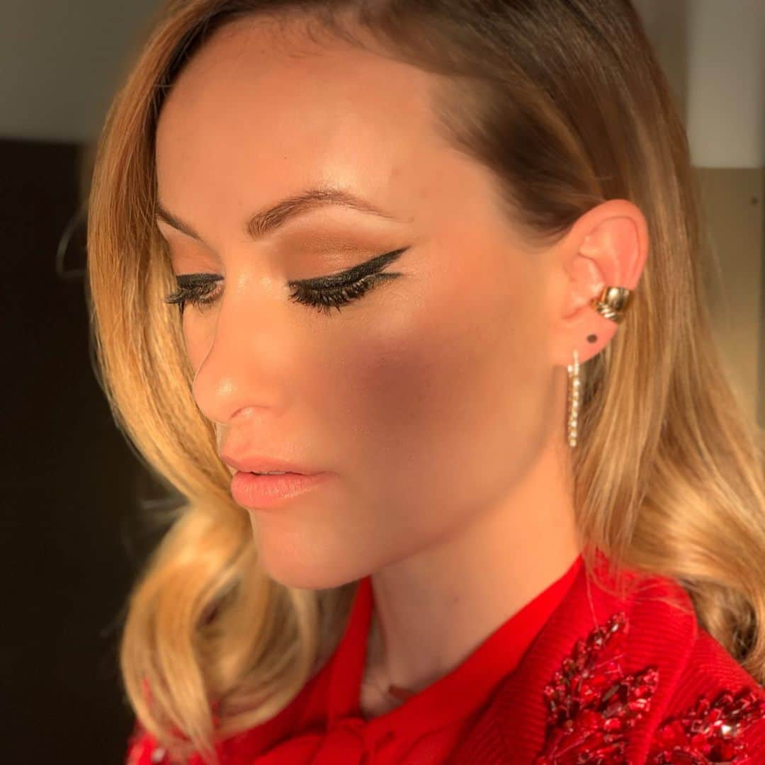 マラ・ロザックさんのインスタグラム写真 - (マラ・ロザックInstagram)「❤️Brushed out 70’s waves on #OliviaWilde tonight for her directorial debut premiere of @booksmart I can’t wait to see it! Stunning make up @melaniemakeup styling @karlawelchstylist hair by me! Using @kerastase_official #kerastasepartner 💋」5月14日 11時38分 - mararoszak