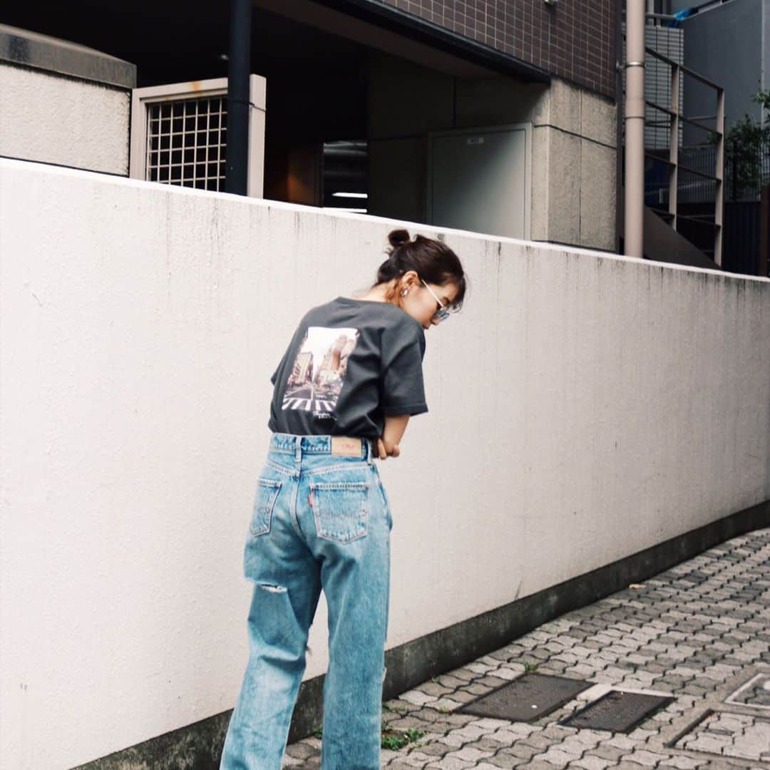 Eri Koyamaさんのインスタグラム写真 - (Eri KoyamaInstagram)「. #バックフォトプリントTee (5/16発売) . 全色欲しいくらい ツボなフォトTeeはルミネ限定カラーで BGEがあるよ💜💜 これはマストでいる！！！😚 . #Ungrid #shop_ungrid_eri #fashion #coordinate #lumine10」5月14日 11時48分 - 6ri___k