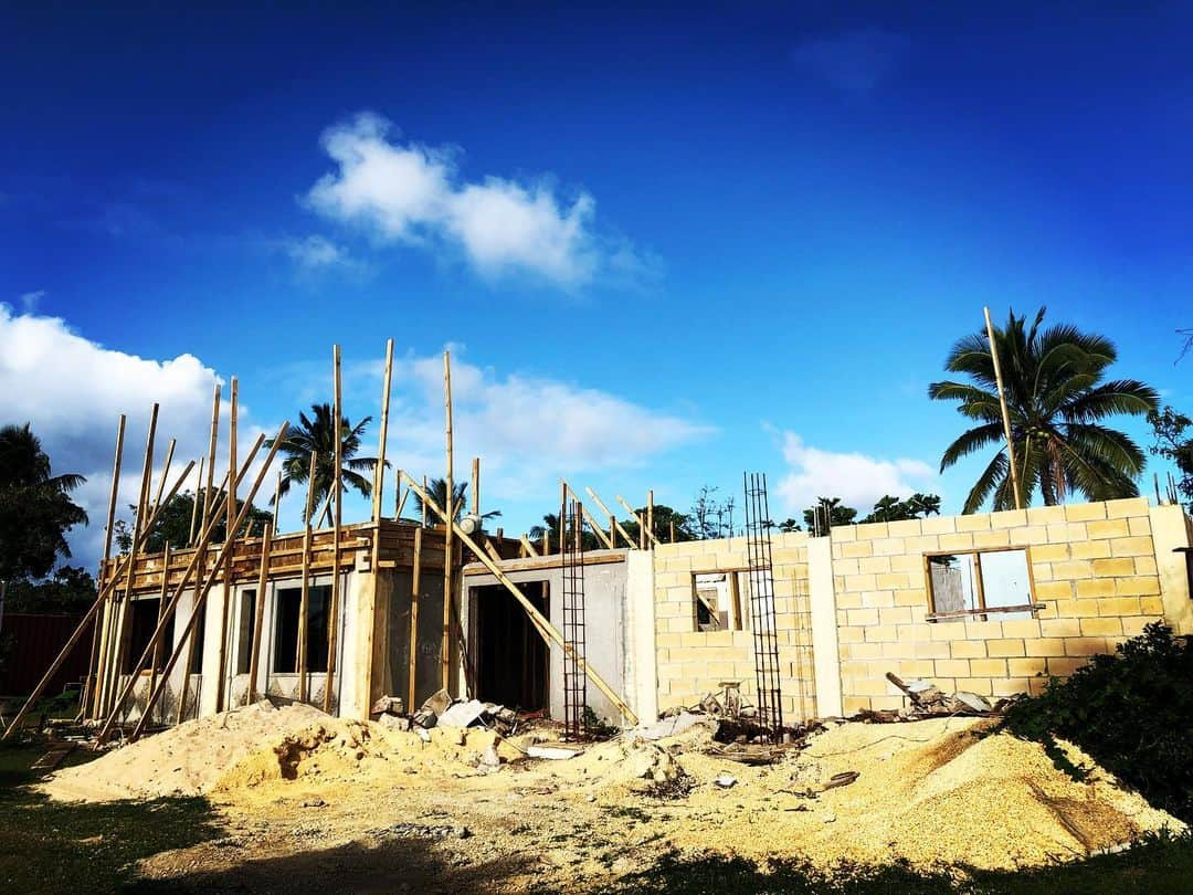 ファレ・シミタイトコさんのインスタグラム写真 - (ファレ・シミタイトコInstagram)「Building a house  #kingdomoftonga」5月14日 11時48分 - toksfale