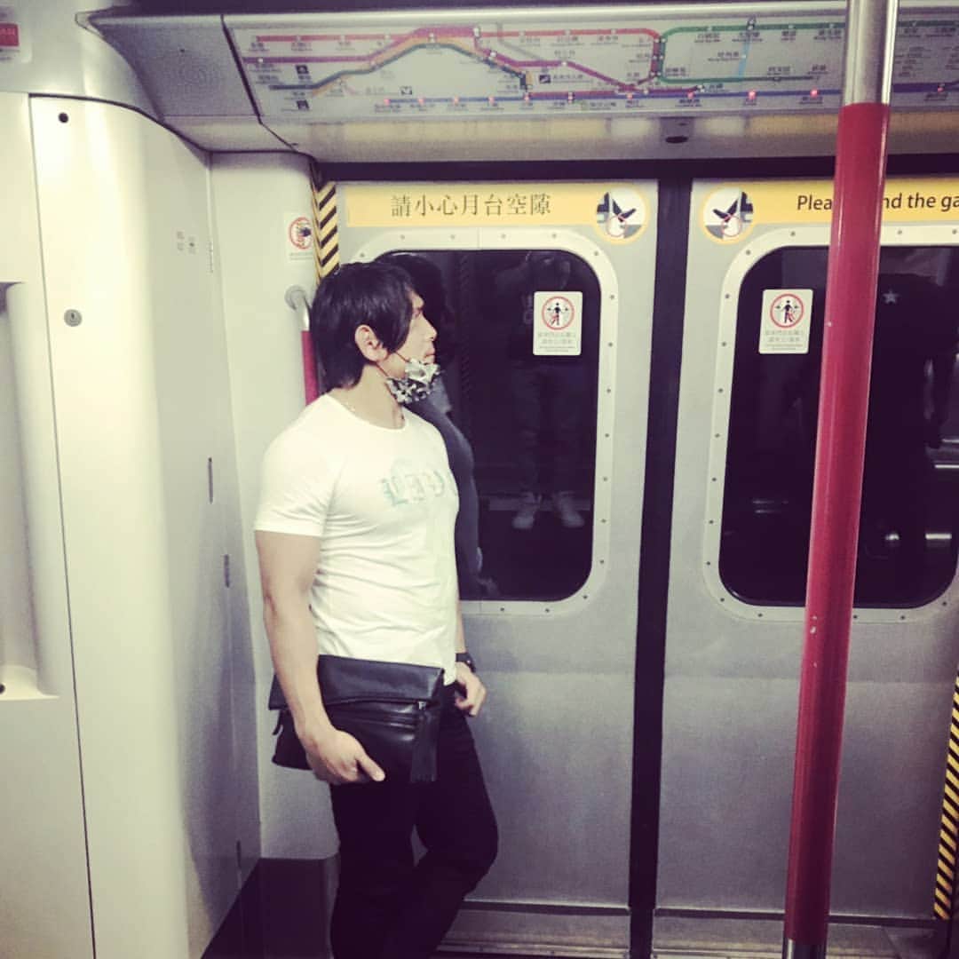YAMATOさんのインスタグラム写真 - (YAMATOInstagram)「In the subway,everywhere. #dragongate #japan #日本 #hongkong #香港 #international #prowrestling」5月14日 11時44分 - yamato_dg_oldtype