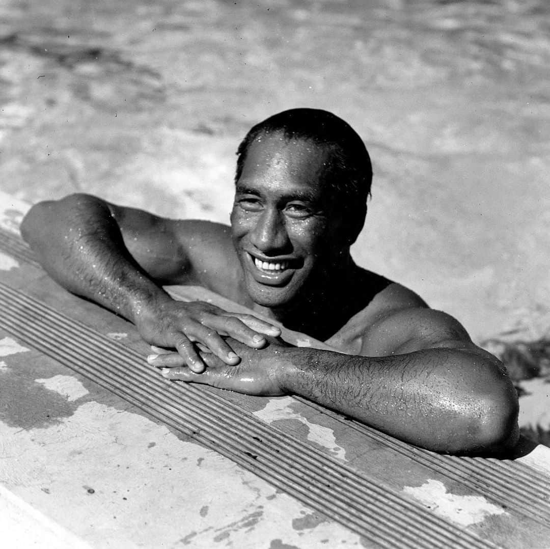 NBC Newsさんのインスタグラム写真 - (NBC NewsInstagram)「A record-setting swimmer, #DukeKahanamoku was born in 1890 in #Honolulu and grew up #surfing off Waikiki Beach. Between Olympic Games, he toured the world, putting on surfing exhibitions, introducing the sport to #Australia, #NewZealand and the U.S. Atlantic coast. . Kahanamoku has been the inspiration for Fernando Aguerre, who has led the charge for the sport to be included in the #Olympics since 1995. It’s a campaign that will come to fruition in 2020, when surfing makes its debut at the #Tokyo Games. Click the link in our bio for more. . 📷 @apnews」5月14日 11時52分 - nbcnews