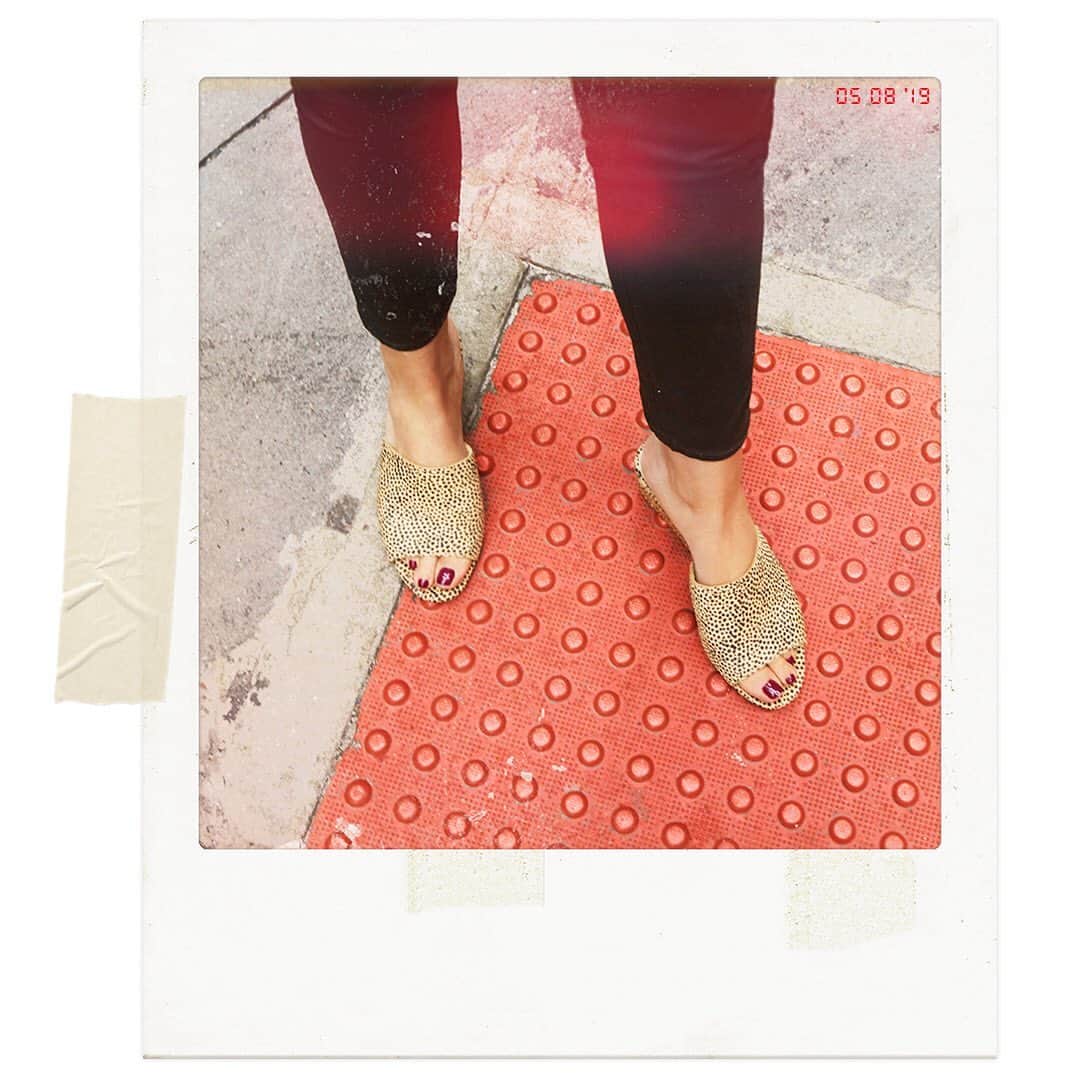 ヴィンスカムートさんのインスタグラム写真 - (ヴィンスカムートInstagram)「Word on the street? These are the season's top sandal styles. Tap to shop 'em at vincecamuto.com #standoutstyle #summer2019」5月14日 11時52分 - vincecamuto