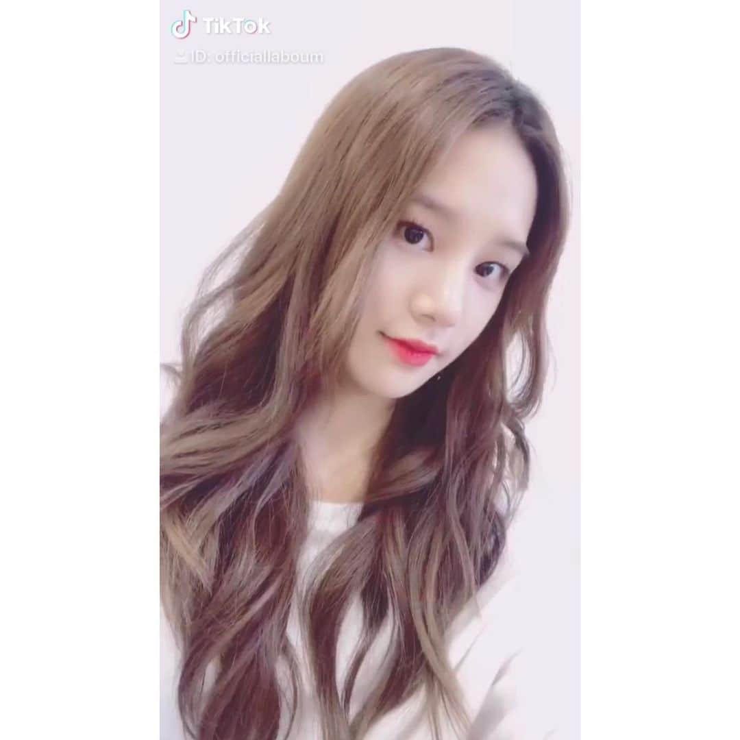 LABOUMさんのインスタグラム写真 - (LABOUMInstagram)「‪[#라붐] [#Tiktok] #여긴어디나는누구 #라붐 #솔빈 #LABOUM #SOLBIN‬ ‪http://vt.tiktok.com/JBVYYQ/‬ ‪#틱톡 #좋아요_하트_댓글_센스😍‬」5月14日 12時02分 - officiallaboum