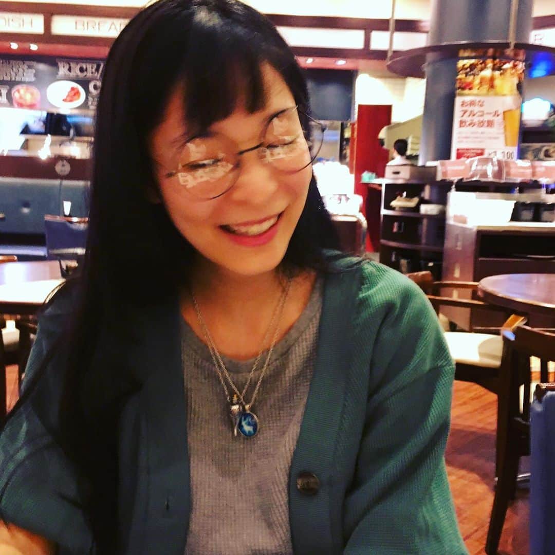 くぼたみかのインスタグラム：「Happy birthday sis‼️ 妹28歳おめでとう😊🥂 #妹 #sisters #happybirthday」