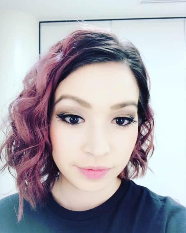 ダンドイ舞莉花のインスタグラム：「夜中まで収録！お疲れ様でした。  楽しかったー！😍 情報解禁までしばらくお待ちを！  このヘアスタイル自分でもできるようになりたいな。  #pinkhair #me #ピンクヘア #tokyogirl #curlyhair #work #hairstyle #makeup #tokyo #japan」