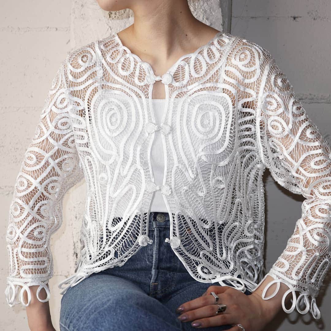 吉祥寺 古着屋 Orfeoのインスタグラム：「Lace China Cardigan  #orfeo #kichijoji #tokyo #vintage #used #fashion #coordinate #outfits  掲載商品のお問い合わせはメールにて承っております。コメント、DMでのお問い合わせは受け付けておりませんのでご了承ください。」