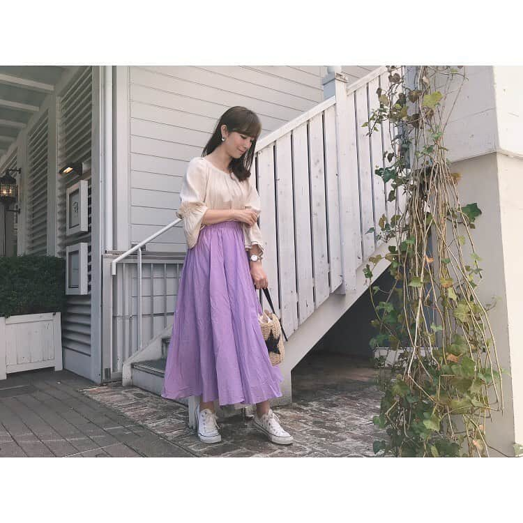 大谷朋子さんのインスタグラム写真 - (大谷朋子Instagram)「♡ * お天気悪い〜☂️ 何か最近、海に行きたい気分です♡ * 先日のコーデ。 ブラウス、スカート共に @real_cube ◡̈⃝ * 袖のフレア感とか、スカートのボリュームとか、やわらか〜い感じでお気に入り！ ブラウスの後ろはリボンになってます❤︎ * スカートがラベンダーカラーだったので、 オリビア・バートンのパープルの時計を合わせました💜 * 付けていると気分も明るくなって、 お気に入りの時計です❁﻿ * * @hms_watchstore  #oliviaburton_ambassador  #oliviaburton #オリビアバートン #hmswatchstore #REALCUBE #REALCUBEfashionista」5月14日 12時30分 - tomoko_ohtani