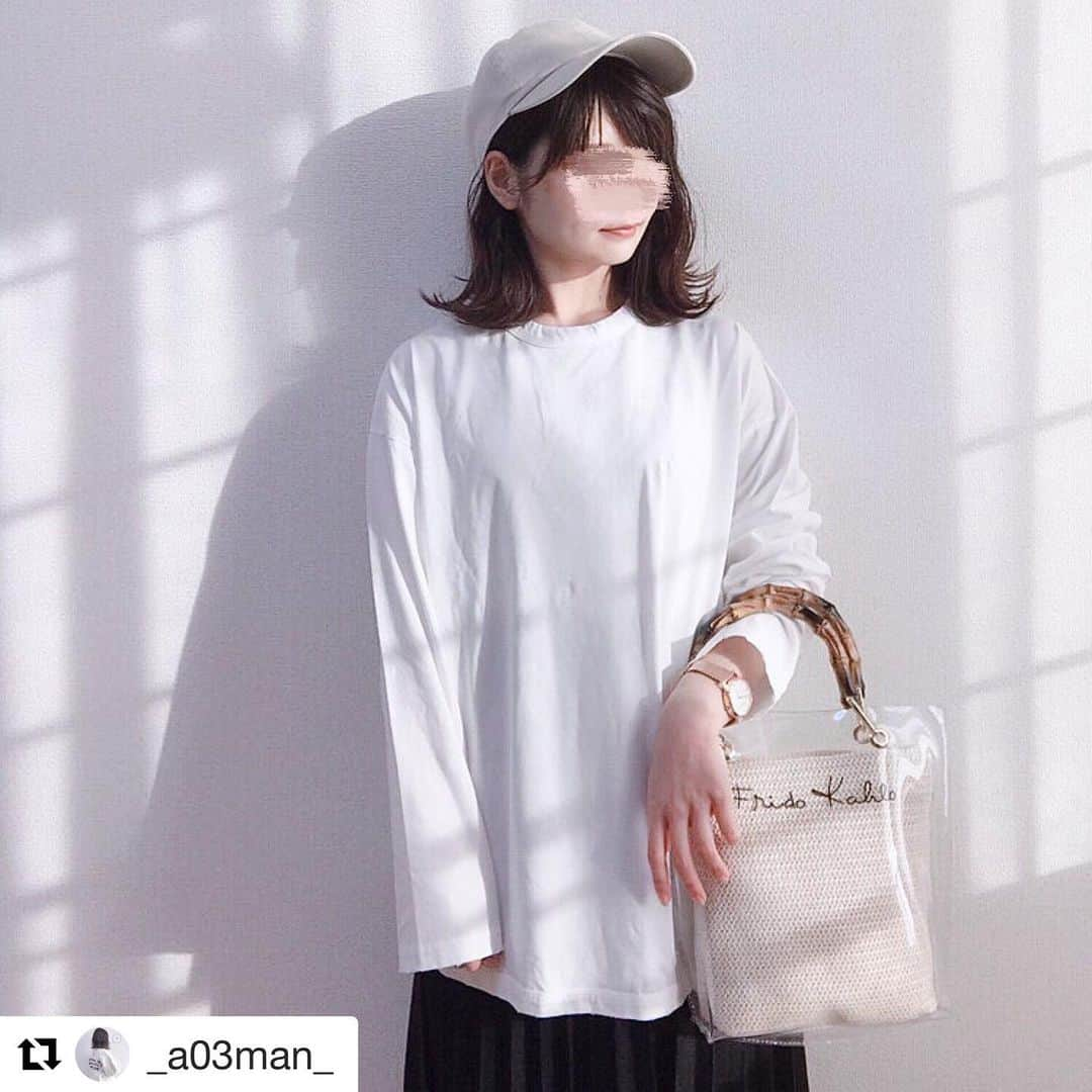 ショップにこにこさんのインスタグラム写真 - (ショップにこにこInstagram)「#Repost @_a03man_ with @get_repost ・・・ ㅤㅤㅤㅤㅤㅤㅤㅤㅤㅤㅤㅤㅤ ㅤㅤㅤㅤㅤㅤㅤㅤㅤㅤㅤㅤㅤ 【 @feeling_byracreate 】さんの すっぽりカバーTシャツ✩︎⡱ 袖、裾、襟に 切り込み加工がされてるよ！ 裾は ラウンドに なってる😊 インしなくても 可愛く着れるよ❤︎⡱ ㅤㅤㅤㅤㅤㅤㅤㅤㅤㅤㅤㅤㅤ キャップは【 @queenhead_official_ 】さんの newhattanキャップ ライトベージュ❤︎ ㅤㅤㅤㅤㅤㅤㅤㅤㅤㅤㅤㅤㅤ tops：#feeling  skirt：#17kg  cap：#queenhead  bag：#shopnikoniko  shoes：#adidasoriginals  ㅤㅤㅤㅤㅤㅤㅤㅤㅤㅤㅤㅤㅤ 商品名などは WEARに 載せてるので そちらをご確認ください！ #プチプラコーデ #低身長 #低身長コーデ #おチビコーデ #151cmコーデ #春コーデ #ボブ #ボブアレンジ #簡単ヘアアレンジ #ゆるコーデ #オーバーサイズ #fashion #coordinate #miluuアンバサダー #オーバーサイズ #ビッグシルエット #キャップ女子 #プリーツスカート #クリアバッグ #スニーカー」5月14日 12時33分 - shopnikoniko