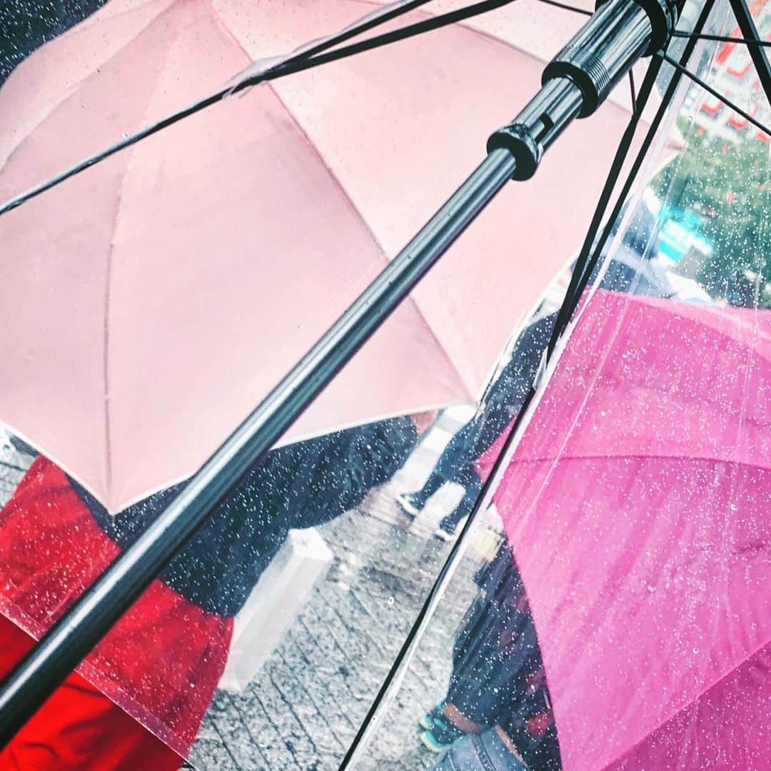 Chageさんのインスタグラム写真 - (ChageInstagram)「‪なんだか本日は全国的に‬ ‪雨模様ですが、‬ ‪皆さん！この雨模様に対して、 私に何かご質問などがございますか？ ‪ #chagekimi ‬ #クリ部  #chappy」5月14日 12時39分 - chageshu06