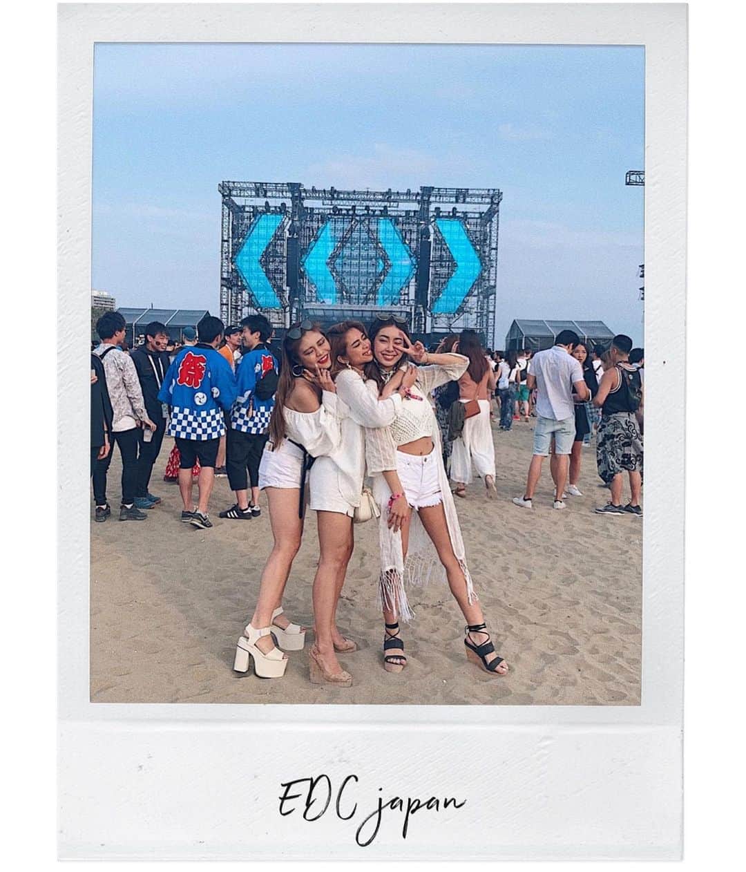 Airi Shibuyaのインスタグラム：「Edc 2019🎌 . 今年は晴れて本当によかったー😂🤣❤️ . みんないて楽しすぎたなぁ❤︎ 海辺のロケーションも最高でした☺️🙆‍♀️❤️ . #edcjapan#edc#festival#フェス」