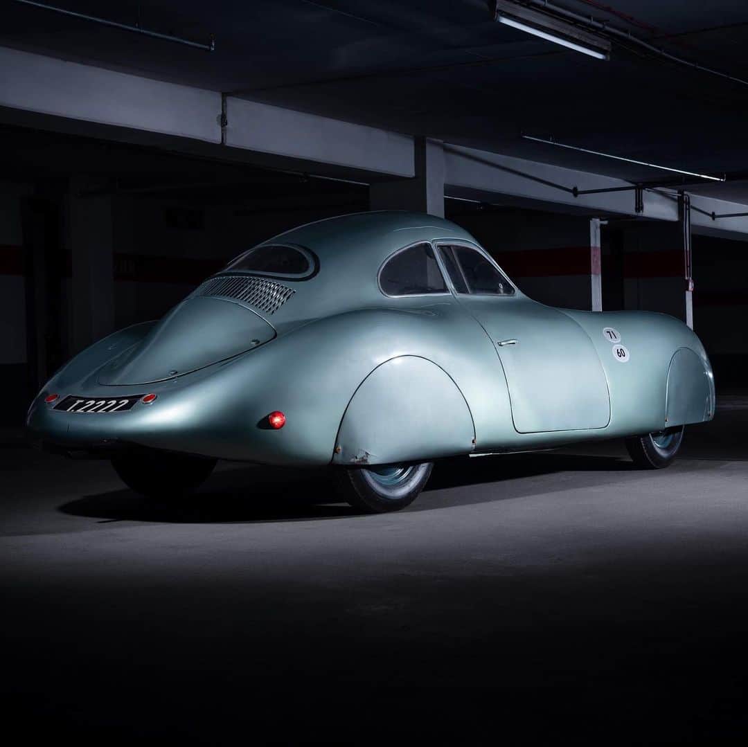 HYPEBEASTさんのインスタグラム写真 - (HYPEBEASTInstagram)「#hypeAF: An extra-rare 1939 @porsche Type 64 will soon be up for sale at @rmsothebys’ Monterey auction. Only three examples of the model were built between 1939 – 1940 for the Berlin-Rome endurance race, but due to World War II they were never fully realized. Swipe for a better look at the one-of-a-kind car.  Photo: RM Sotheby’s」5月14日 18時06分 - hypebeast