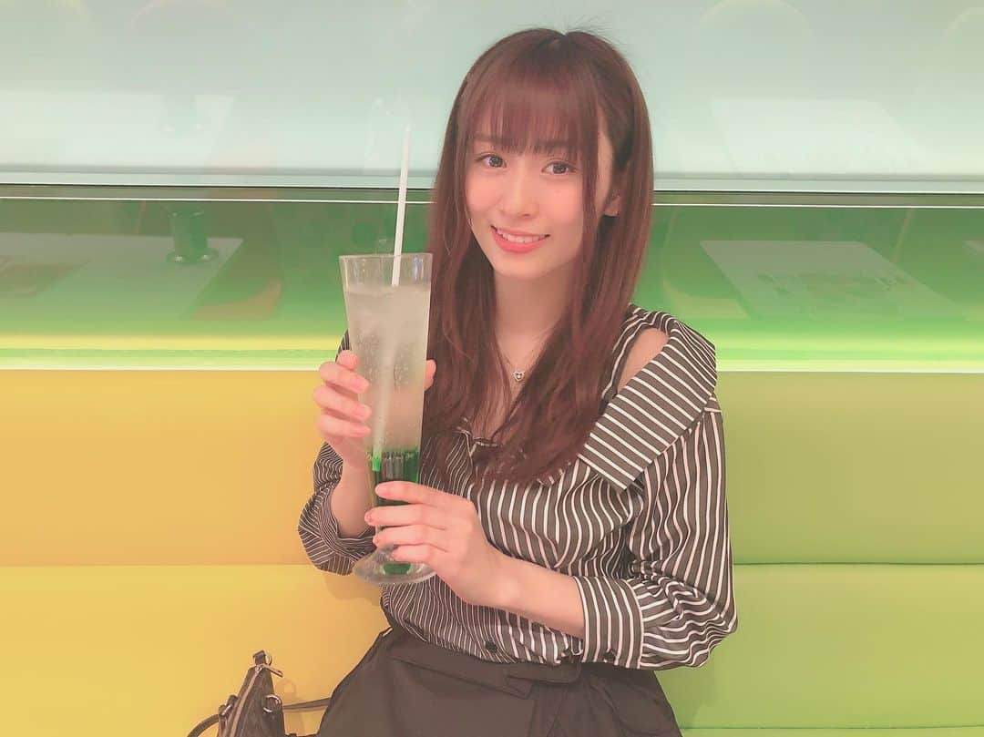 内木志さんのインスタグラム写真 - (内木志Instagram)「メロンソーダ🍈🥤 はあさとメロンソーダ飲みに行く約束果たせました😊笑 ワッフルとたこ焼きも分けっこして食べたよ〜😋🌈 #メロンソーダ」5月14日 18時11分 - cocoro_naiki