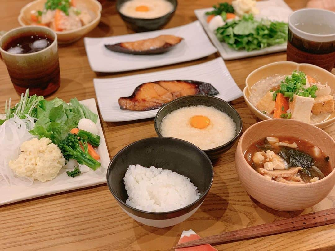 瀬戸サオリさんのインスタグラム写真 - (瀬戸サオリInstagram)「いつかのご飯🍴🍚 . ✔︎ぶりみりん ✔︎味噌汁 ✔︎厚揚げの煮物 ✔︎とろろ ✔︎サラダプレート . 出汁作ってとろろに味付け これが最高においしかった♡ ＿＿＿＿＿＿＿＿＿＿＿＿＿＿ #おうちごはん #オーガニック #無農薬野菜 #減農薬野菜 #organic  #saori_cooking」5月14日 12時51分 - seto_saori