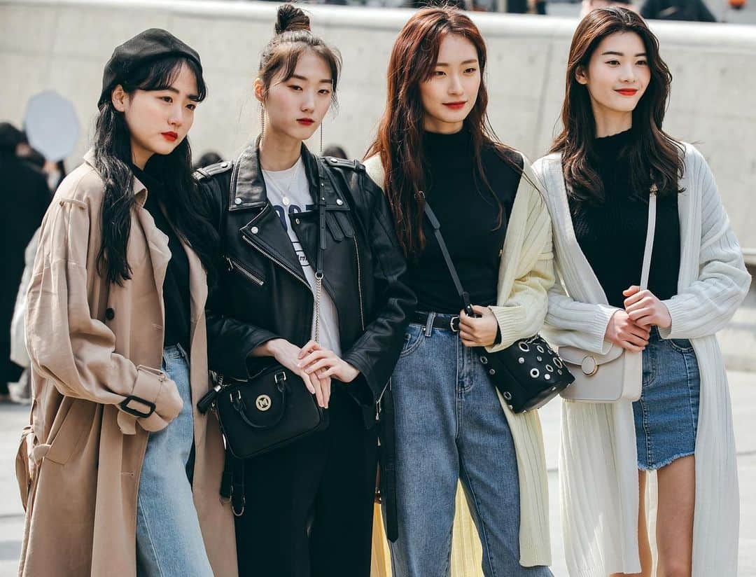 가로수길 , Seoulさんのインスタグラム写真 - (가로수길 , SeoulInstagram)「Seoul Street Fashion Style 📸 @jaylim1 💥 서울패션위크가 또 빨리 오면 좋겠다ㅠ . . . . #写真 #モデル #フィルム #ファッション #フォトグラファー #ストリートファッション #파리 #東京 #서울패션위크 #sfw #오오티디 #nyc #london #패션스타그램 #newyork #nyfw #셀카 #portrait #seoulFashionWeek #street #streetfashion #streetphoto #가로수길 #이태원 #사진 #스트릿패션 #모델 #tokyo #nyfw #pfw」5月14日 13時26分 - jaylim1