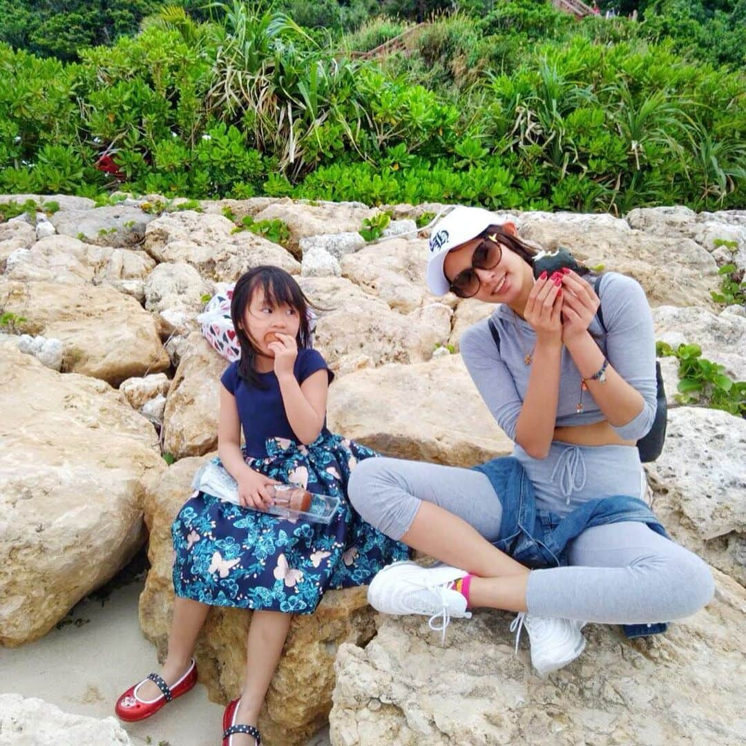 堀えりかさんのインスタグラム写真 - (堀えりかInstagram)「お出かけしたいな〜☺️ . .  #沖縄 #沖縄旅行 #家族 #家族旅行 #姪っ子 #海 #ビーチ #お昼ご飯 #ピクニック #お弁当 #お出かけ #okinawa #beach」5月14日 13時29分 - xerikax143