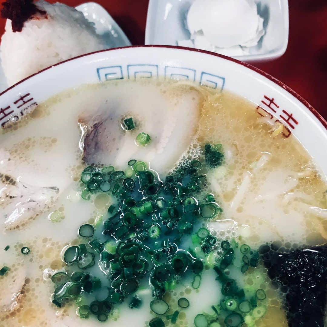 TOGGYさんのインスタグラム写真 - (TOGGYInstagram)「安定の龍王ラーメンで腹を満たし 福岡へとんぼ返り🚘  龍王で固麺のオーダーが増えているのを残念に思っているのは僕だけじゃない筈🍜」5月14日 13時47分 - dj_toggy