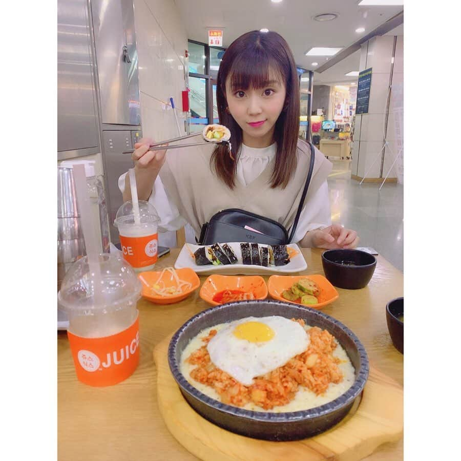 吉川千愛さんのインスタグラム写真 - (吉川千愛Instagram)「おばちゃんに無理矢理入れられたお店。 チーズキムチ炒飯🧀 めちゃんこ美味しかった！  #ソウル #seoul #ソウル旅行 #弘大 #高速ターミナル #高速ターミナル駅 #gotomall #キンパ #チーズキンパ #チーズキムチポックンパ #tmoneycard #tmoneyカード #LINEFRIENDS #LinQ #吉川千愛 #あいんちゅ」5月14日 13時55分 - chiaki_yo