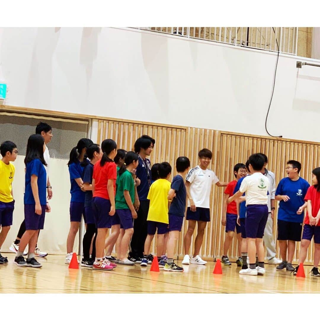 神野大地さんのインスタグラム写真 - (神野大地Instagram)「今日は秋本さん、伊藤さんと、LCA国際小学校で体育の授業の先生をしてきました🏃‍♂️ 生徒の皆がとにかく素直で明るい✨その理由は山口学園長の教育理念を聞いて納得でした。  僕にも将来、子供ができたらあんな学校に通わせたい！ そう思った1日でした。  #LCA国際小学校 #体育の先生」5月14日 14時09分 - daichi_0913