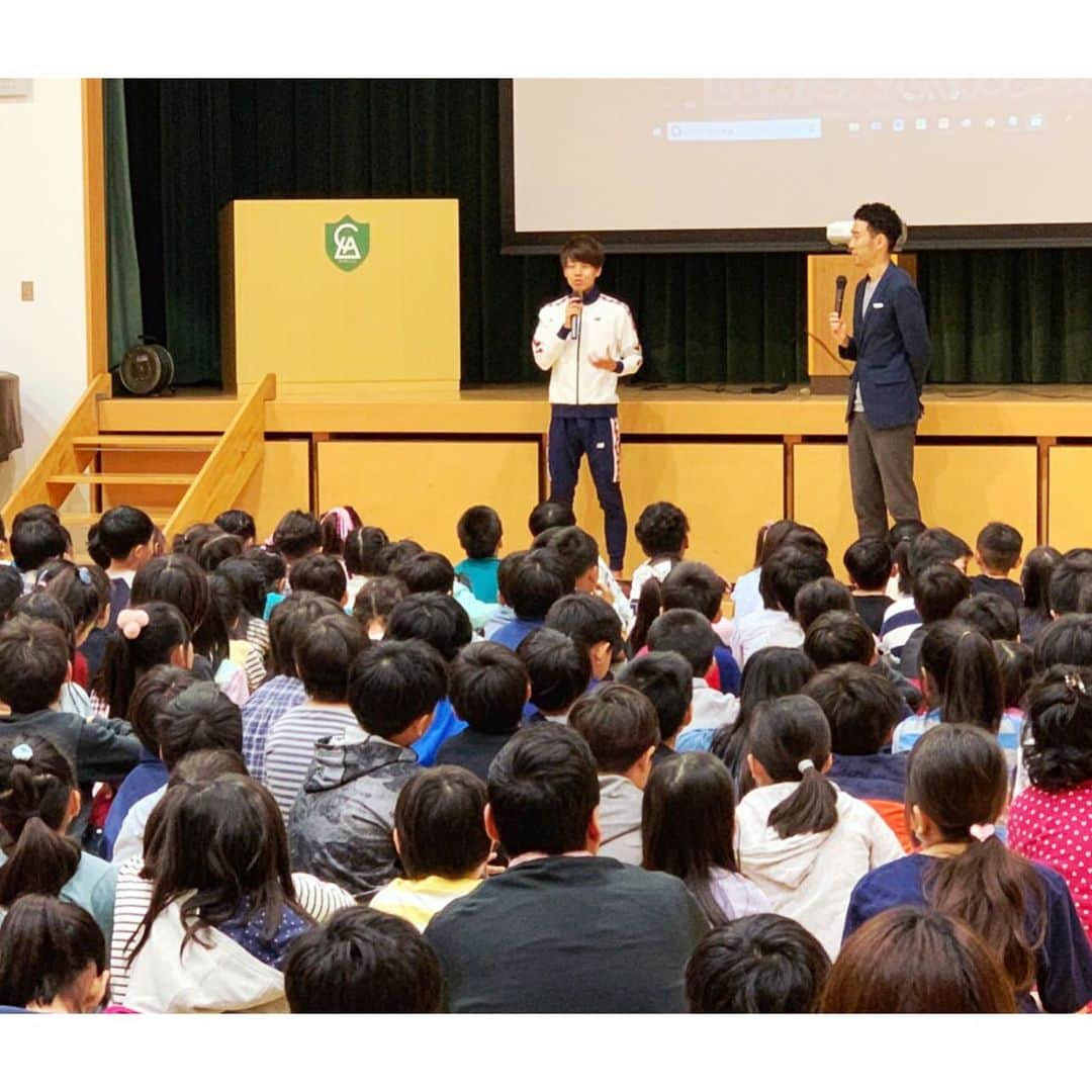 神野大地さんのインスタグラム写真 - (神野大地Instagram)「今日は秋本さん、伊藤さんと、LCA国際小学校で体育の授業の先生をしてきました🏃‍♂️ 生徒の皆がとにかく素直で明るい✨その理由は山口学園長の教育理念を聞いて納得でした。  僕にも将来、子供ができたらあんな学校に通わせたい！ そう思った1日でした。  #LCA国際小学校 #体育の先生」5月14日 14時09分 - daichi_0913