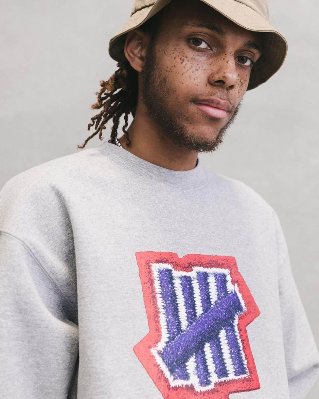 UNDFTDさんのインスタグラム写真 - (UNDFTDInstagram)「Our UNDEFEATED Stitch Crewneck is made of a 50-50 Cotton/Brush Back Fleece Blend featuring an oversized screen printed embroidered 5 Strike. // Available now exclusively at All Undefeated Chapter Stores and Undefeated.com」5月14日 14時12分 - undefeatedinc