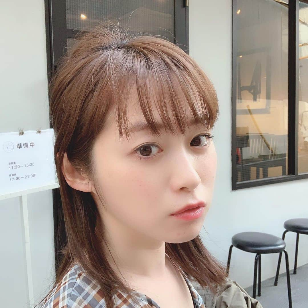 本谷亜紀さんのインスタグラム写真 - (本谷亜紀Instagram)「誕生日ウィークだから、カロリー関係なく好きなものを食べまくる❗️八雲で完璧なワンタン麺食べて、前の#文化浴泉 という銭湯でサウナを楽しみ、#恵比寿トラジ  で焼肉を食べ、近くのスナックで歌いまくったあと、深夜3時の#鮪家で お寿司🍣 ㅤㅤㅤㅤㅤㅤㅤㅤㅤㅤㅤㅤㅤ 今回は八雲のエビとお肉のワンタンハーフ。どっちも大好きだからいつも割合悩むけど。（エビワンタンだらけにしようか、肉だらけにしようか）いずれにせよ、私を即座に幸せにしてくれるラーメン。  #八雲 #池尻大橋 #ラーメン #らーめん #拉麺 #라면#ramen#noodle  #つけ麺 #まぜそば #汁なし #麺 #麺活 #ラーメン巡り #ラーメンインスタグラマー #麺スタグラム #rameninstagramer  #travel #foodie #sushi」5月14日 14時25分 - akichi0518_ramen