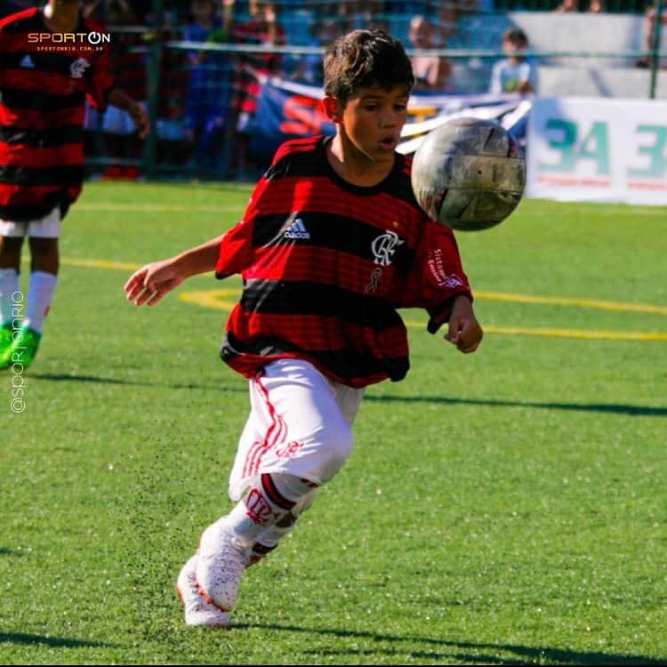 ジーコさんのインスタグラム写真 - (ジーコInstagram)「Mais um da familia, netinho, tentando uma oportunidade na vida.Gabriel Coimbra,irmao do Felipe,estreou no Sub 9 ja com vitoria.Ganharam o Canto do Rio de 1x0. Esse e habilidoso e guerreiro.Sucesso Biel.Saudações RBNGS」5月14日 14時19分 - zico