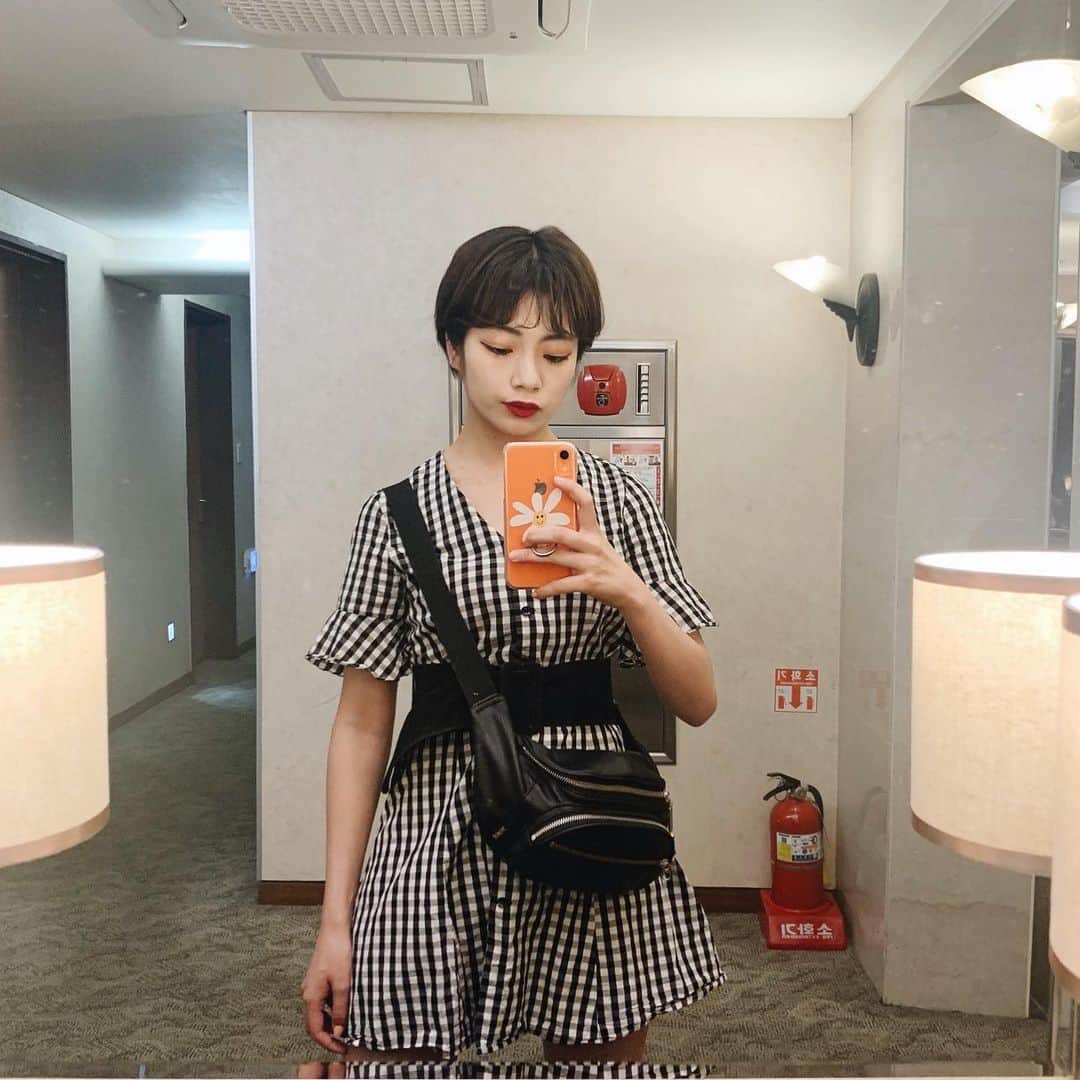 のインスタグラム：「韓国到着！日本より暑い！ 無理！もう夏！夏服買う！」