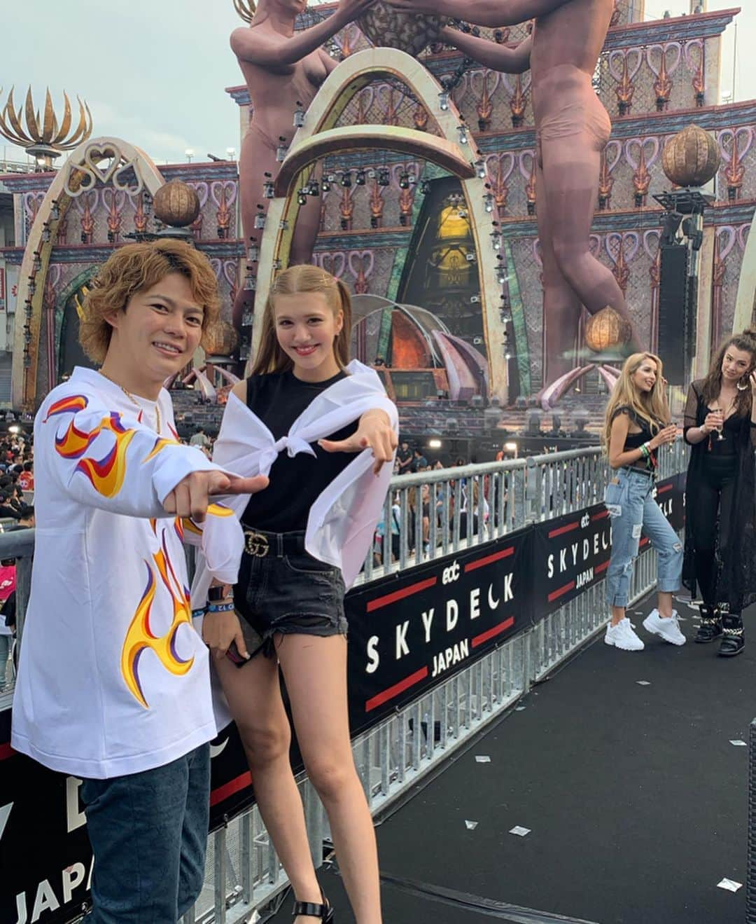 春木開さんのインスタグラム写真 - (春木開Instagram)「EDC🇯🇵の余韻🔥🔥🔥 次はウルトラ🇰🇷？🤔 #edc #edcjapan #edcjapan2019  #vvip #skydeck #ホリエモン」5月14日 14時39分 - haruki.kai