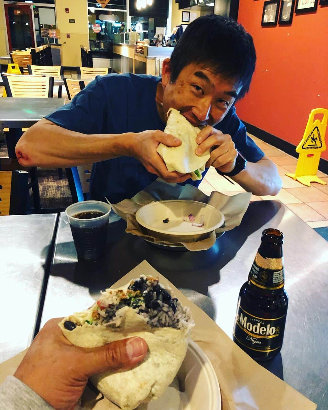 平山ユージさんのインスタグラム写真 - (平山ユージInstagram)「アメリカはデンバーに到着🛬🇺🇸 早速夕方にデンバーにあるEarthtreckへ💨💨 全てがアメリカ企画でもの凄く大きいジム、お店の方にも良くしてもらい充実の1日でしたー✨✨ うー、時差ボケが襲って来た...お休みなさい💤💤 @earthtreksenglewood  @thenorthfacejp  @beal.official  @blackdiamond  @climbskinspain  @climbparkbasecamp  @basecamptokyo  @boulderpark_basecamp  @basecamp.import  #denver #colorado #earthtrecksenglewood」5月14日 15時00分 - yuji_hirayama_stonerider