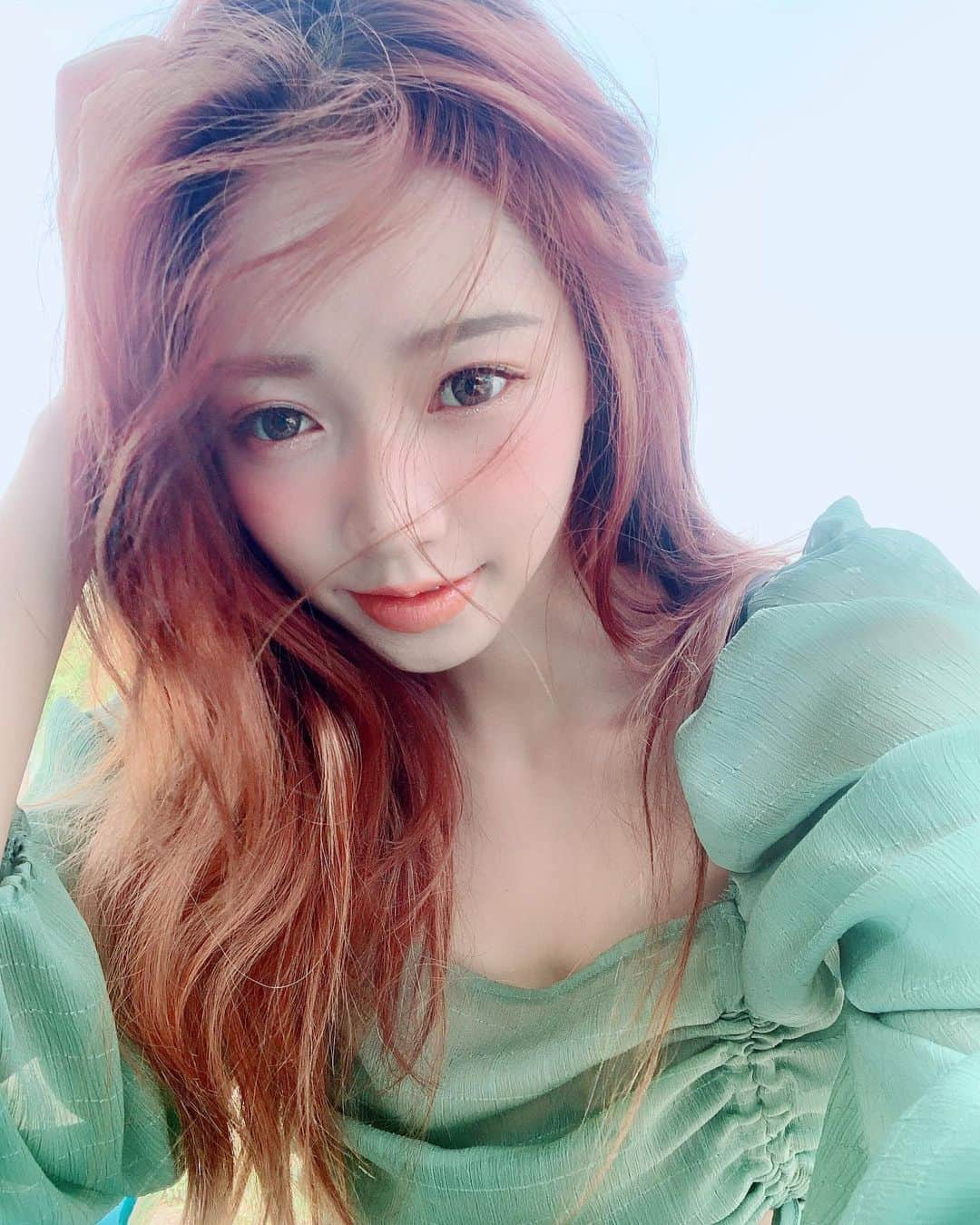 トキさんのインスタグラム写真 - (トキInstagram)「오월이니깐 코빨간 오춘기 🤢🤦🏼‍♀️👒🐛☘️」5月14日 15時02分 - minhee_jjjj