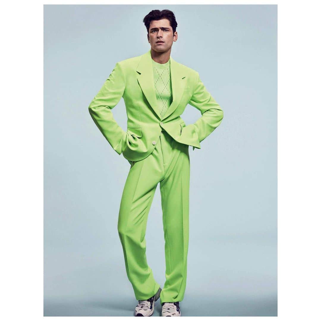 ジャンニヴェルサーチさんのインスタグラム写真 - (ジャンニヴェルサーチInstagram)「@seanopry55 featured in @gq_germany wearing an acid green suit and matching knit t-shirt from the #VersaceSS19 collection. #VersaceEditorials _ Photography: @professor_ohlsson  Styled by: @tobiasfrericks」5月14日 15時04分 - versace
