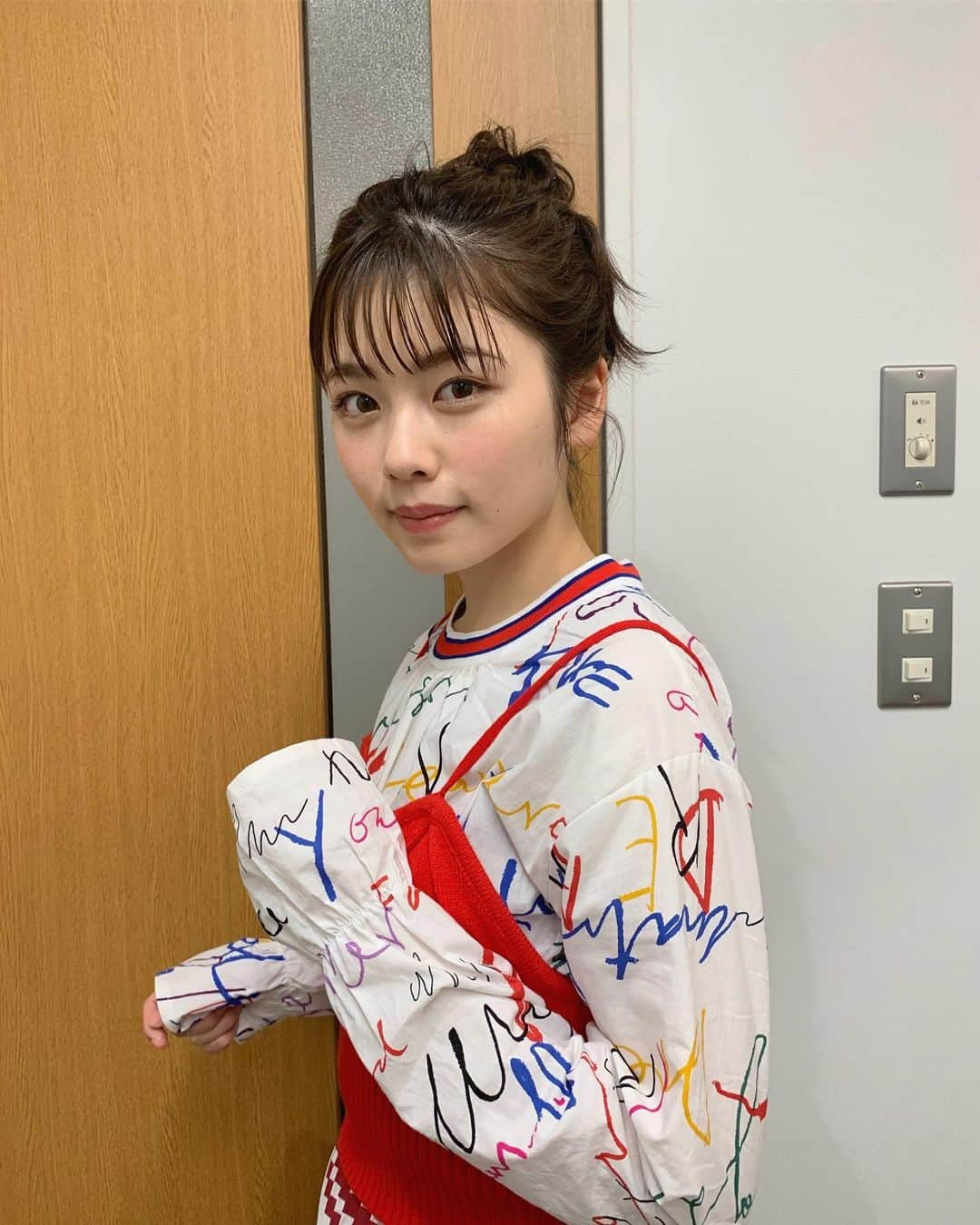 小芝風花さんのインスタグラム写真 - (小芝風花Instagram)「お知らせです📢 明日、5月15日（水） MBS 19:00〜 「水野真紀の魔法のレストラン」に出演させて頂きます😊 ぜひご覧ください(｡・・｡) #水野真紀の魔法のレストラン」5月14日 15時33分 - fuka_koshiba_official