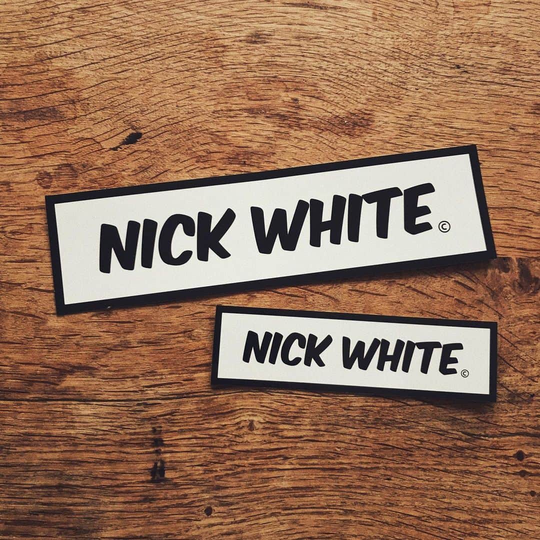 田中裕介のインスタグラム：「ステッカーもらった。 #nickwhite」