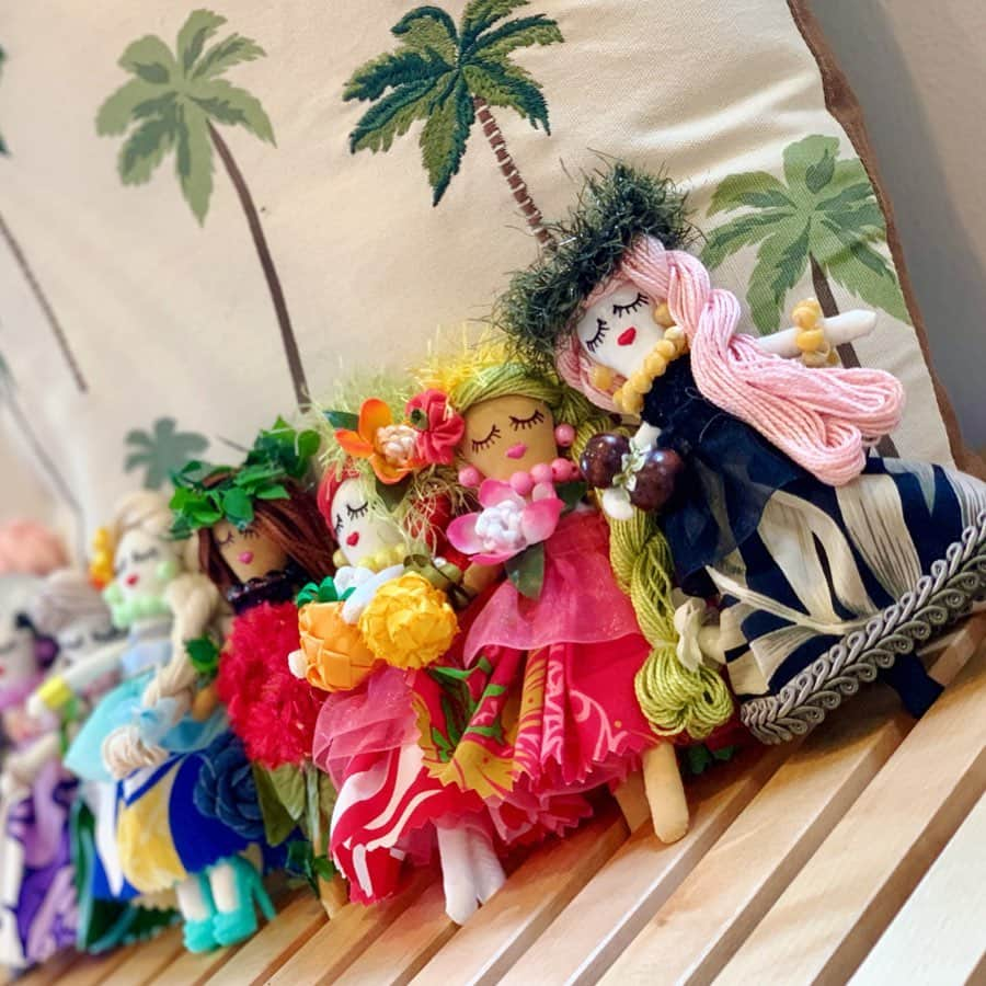 小野澤玲奈さんのインスタグラム写真 - (小野澤玲奈Instagram)「ちょっと前だけど ALOHAな ルルベちゃんをつくった🌴💓 . いつも汗汗になる#フラ のスタジオで 踊らず黙黙作業。 かわいくできたかなぁ  の前に、バッグ汚い🥺笑  バースデーHAWAIIまでもうちょっと  #ルルベちゃん  #aloha  #hula  #フラ  #フラガール  #ハワイ  #旅行  #ハンドメイド  #バッグチャーム  #バッグのよごれ」5月14日 15時42分 - reina.onozawa