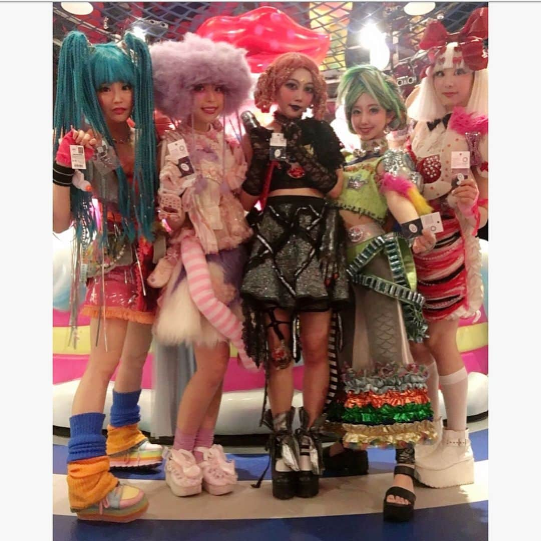 あさちるさんのインスタグラム写真 - (あさちるInstagram)「🖤💚💜💙❤️ #kawaiimonstercafe」5月14日 15時57分 - asachill