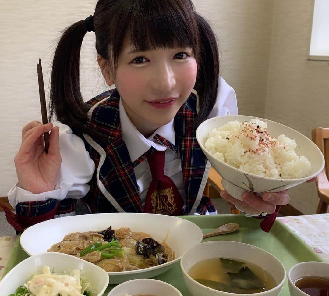 もえのあずきさんのインスタグラム写真 - (もえのあずきInstagram)「趣味のひとつの社食めぐり💕 とある会社の社員食堂いったときのレポートをYouTubeに載せてるから見てね〜☺️☺️☺️ プロフィール欄からとべます✨ #社食#社員食堂#社食ランチ #社食ごはん #ランチ」5月14日 15時59分 - moeazukitty