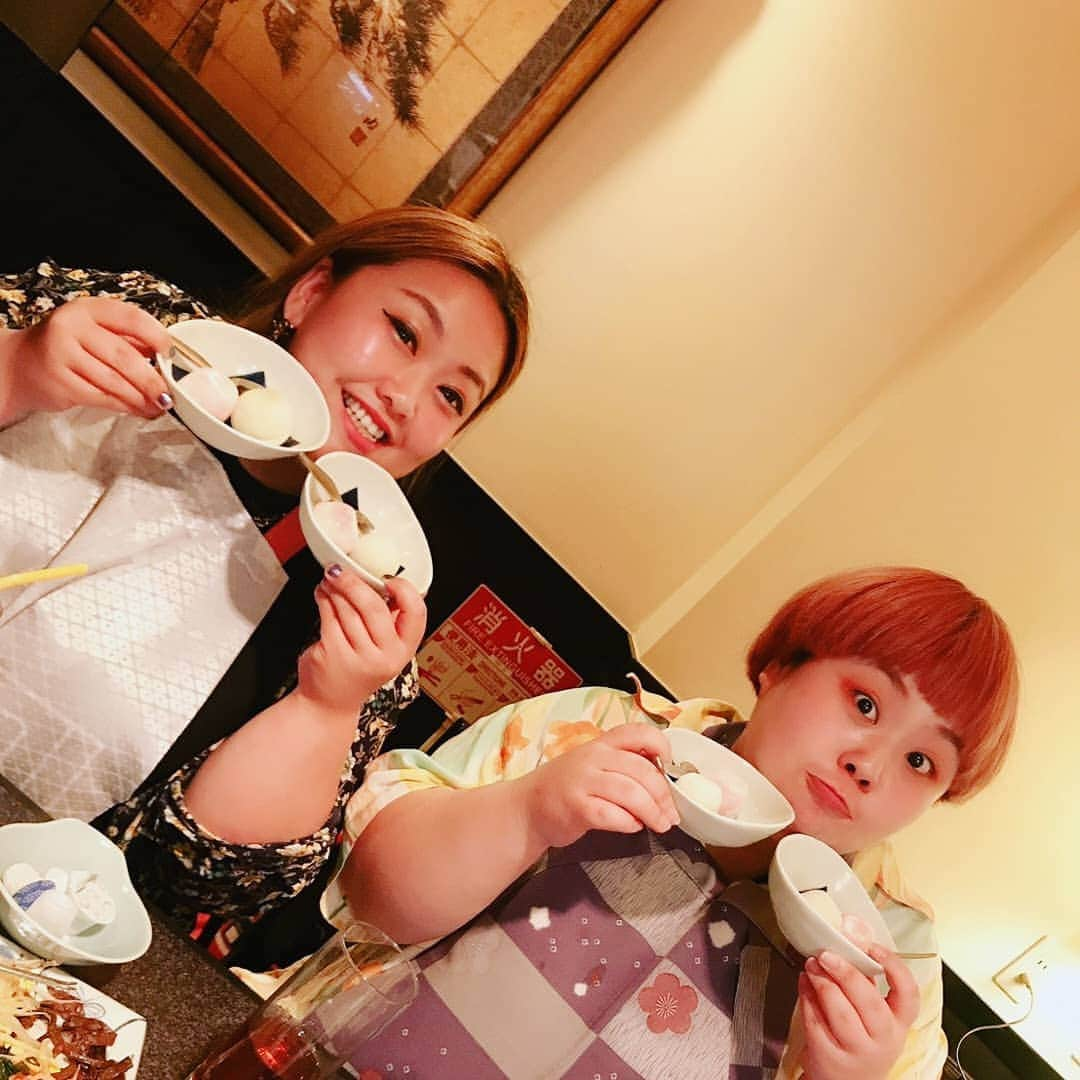 ミナコさんのインスタグラム写真 - (ミナコInstagram)「❤美女会❤  小顔のスペシャリスト大先生と🥩美女肉会🥩最高に美味しいお肉を食べさせてもらいました💛幸せ令和❤❤ みずき先生のプロデュースしてる、小顔美容液塗ったら、一瞬で顔が引き締まってビックリしました✨🍑 めちゃ楽しかったぁ～☺️✨🍑」5月14日 15時59分 - mi7kooooo