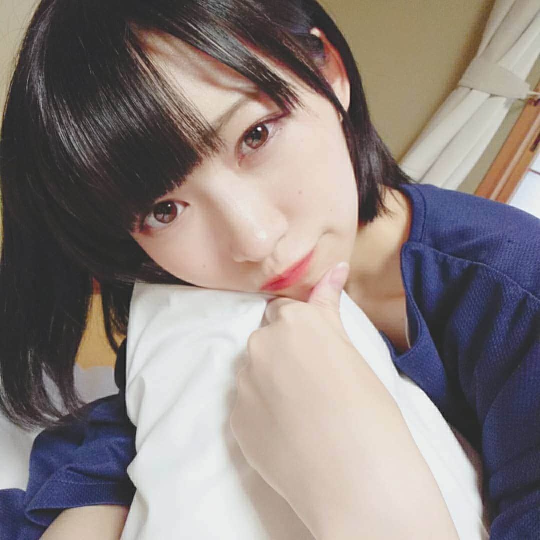 空野青空のインスタグラム：「眠眠〜🐑💤💭 . . #早すぎる早寝 #まだはやい #パジャマ #健康ランド っぽい #部屋着 #寝巻き #オフモード #おやすみなさい #おやすみ」