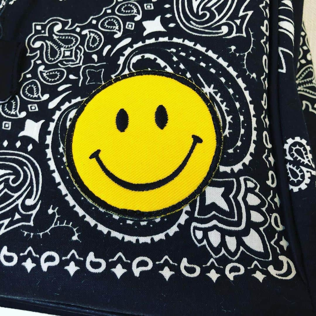 セカンドラボさんのインスタグラム写真 - (セカンドラボInstagram)「. 【REMAKE BANDANNA TOTE BAG】 . ユーズドのバンダナを使用したトートバッグ。 . とある案件の別注品です◡̈⃝☻ . http://secondlab.us . #remake #remade  #vintage #used  #bandanna #bag  #recycle #secondlab  #japanmade #madeinjapan #rebuild」5月14日 16時19分 - secondlab_official