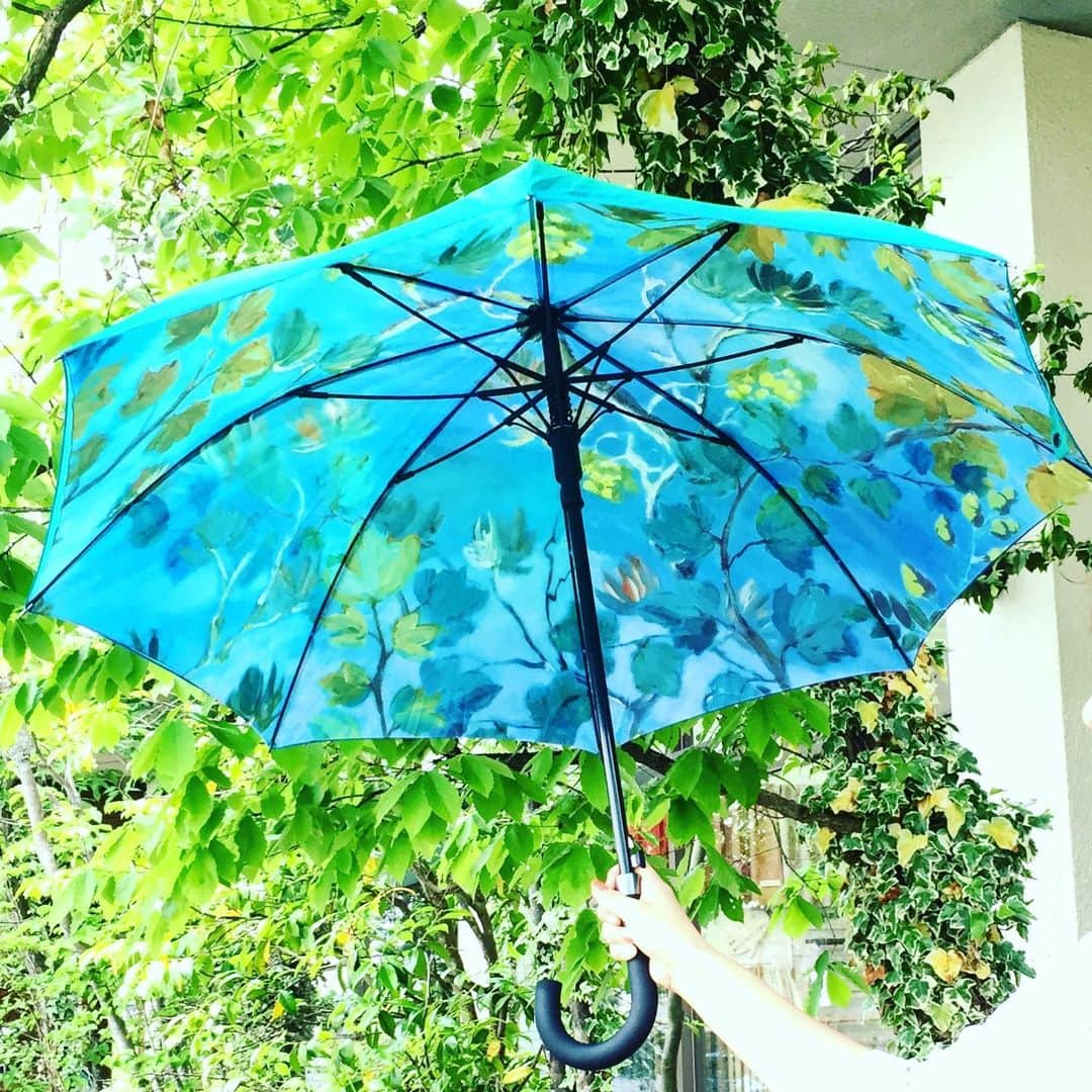 インテリアショップ メルサさんのインスタグラム写真 - (インテリアショップ メルサInstagram)「2019春夏のシリーズより @designersguild の晴雨兼用傘が入荷しました！ こちらはCORN FLOWOWER UMBRELLA です。内側が華やかな柄模様になっており 雨の日でも明るい気分にさせてくれます。 #designersguild  #デザイナーズギルド  #晴雨兼用傘 #ファブリック #輸入生地 #インテリアショップ #Merusa #豊岡 #兵庫」5月14日 16時26分 - merusa_interior
