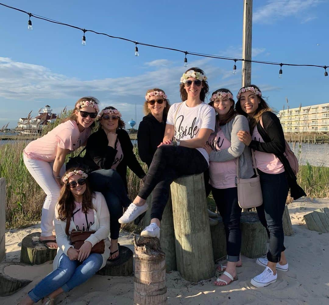 キミー・マイズナーのインスタグラム：「This past weekend was one of my favorite weekends ever! I love all of my girls so much and am so filled with happiness! Thank you all for making it so fun and perfect 💛💍 #DeweyBeachBach #Bachelorette #FutureMrsHeyne」