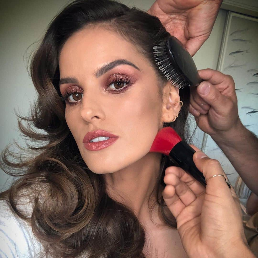 Vincent Oquendoさんのインスタグラム写真 - (Vincent OquendoInstagram)「First look on my girl #izabelgoulart for the premiere of @thedeaddontdie opening @festivaldecannes 2019 hair by @franco.argento #makeupbyme using @shiseido #shiseidopartner #beautyreimagined 💋」5月15日 3時18分 - makeupvincent