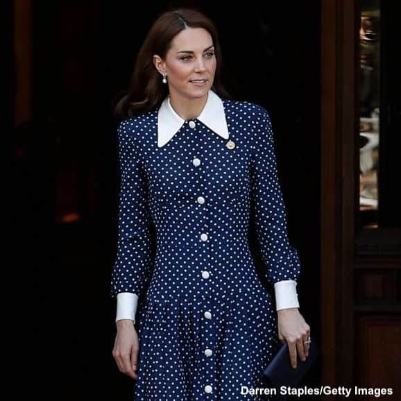 ABC Newsさんのインスタグラム写真 - (ABC NewsInstagram)「Wearing a recycled polka dot dress to a D-Day exhibit, Duchess Kate shows again that recycled clothes are not a fashion faux pas. #princesskate #royals #royalfamily #britain #fashion」5月15日 3時21分 - abcnews