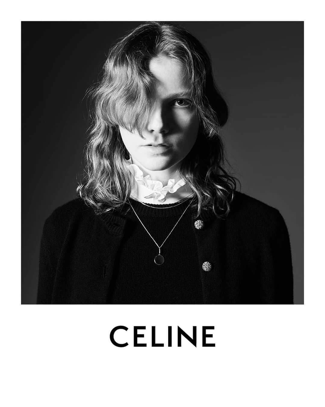 Celineさんのインスタグラム写真 - (CelineInstagram)「CELINE WINTER 19 PART 1 MARLAND PHOTOGRAPHED IN PARIS IN JANUARY 2019 ⠀⠀⠀⠀⠀⠀ AVAILABLE IN STORE AND CELINE.COM JUNE 2019 ⠀⠀⠀⠀⠀⠀ #CELINEBYHEDISLIMANE」5月15日 1時48分 - celine