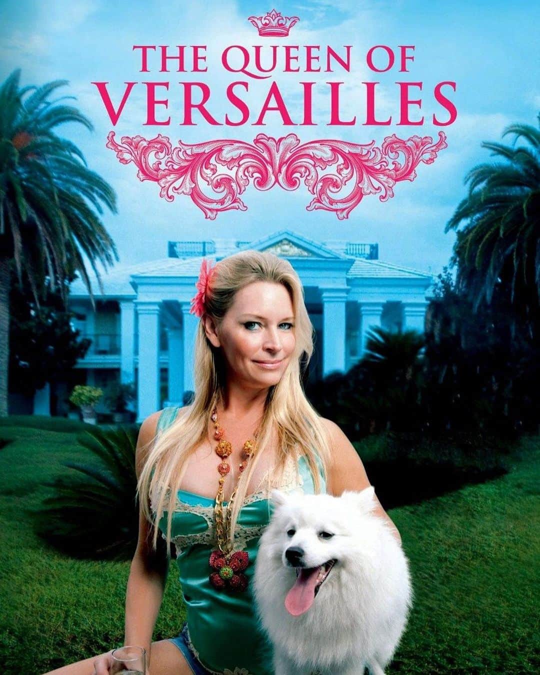 ヘザー・マクドナルドのインスタグラム：「On today’s Juicy Scoop I Interview the Queen of Versailles, recap my favorite couple from 90 Day Fiancé, the latest on Free Britney, Olivia Munn’s new face, and my prediction for Kim Kardashians baby name! Tune in and let me know your thoughts.」