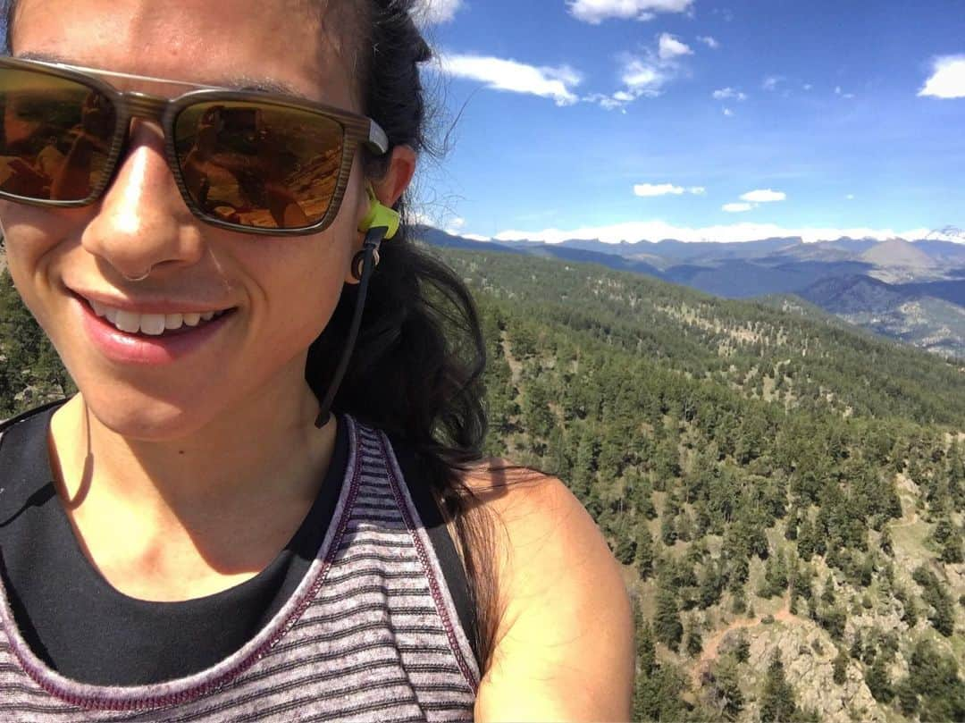 ニーナ・ウィリアムズさんのインスタグラム写真 - (ニーナ・ウィリアムズInstagram)「Soaking up the sun in one of my favorite Front Range spots 🌞🌞 #topofthefirst 😎 @nativeeyewear」5月15日 2時30分 - sheneenagins