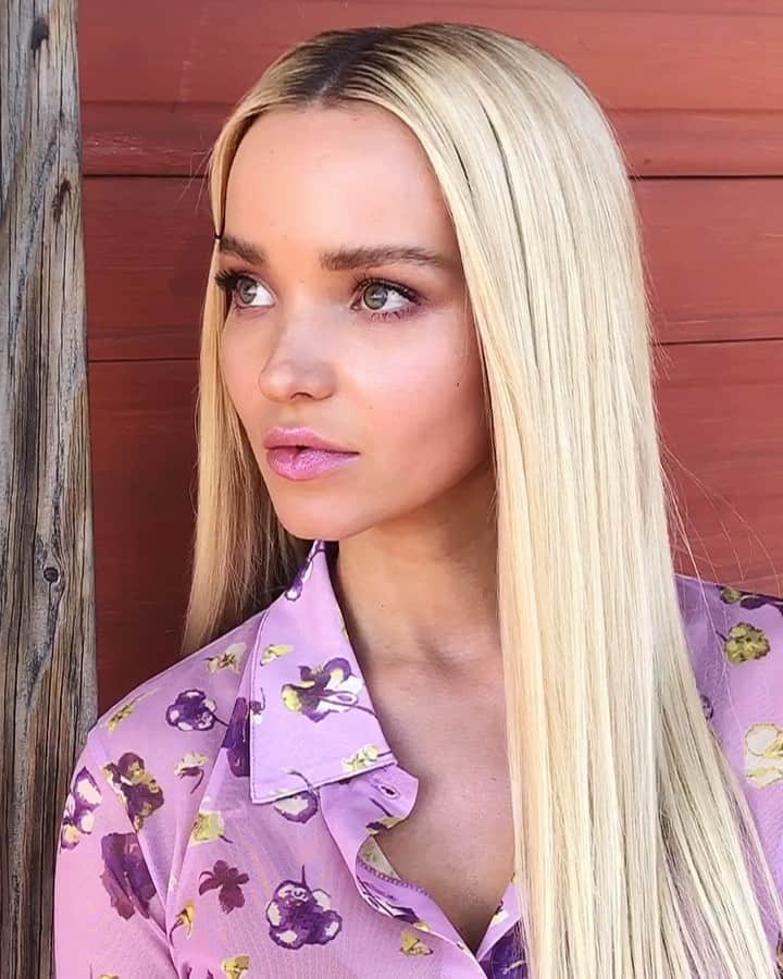 JO BAKERのインスタグラム：「D O V E • C A M E R O N 🇺🇸 Warm breeze brights for summer on #dovecameron for @asos  Neon pink ethereal shimmers on lids and lips for a dreamy day glow haze!! #jobakermakeupartist 💋  #dovecameronedit #makeup #summertime #summermakeup」